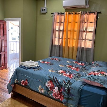 Hollywood Guesthouse جورج تاون المظهر الخارجي الصورة
