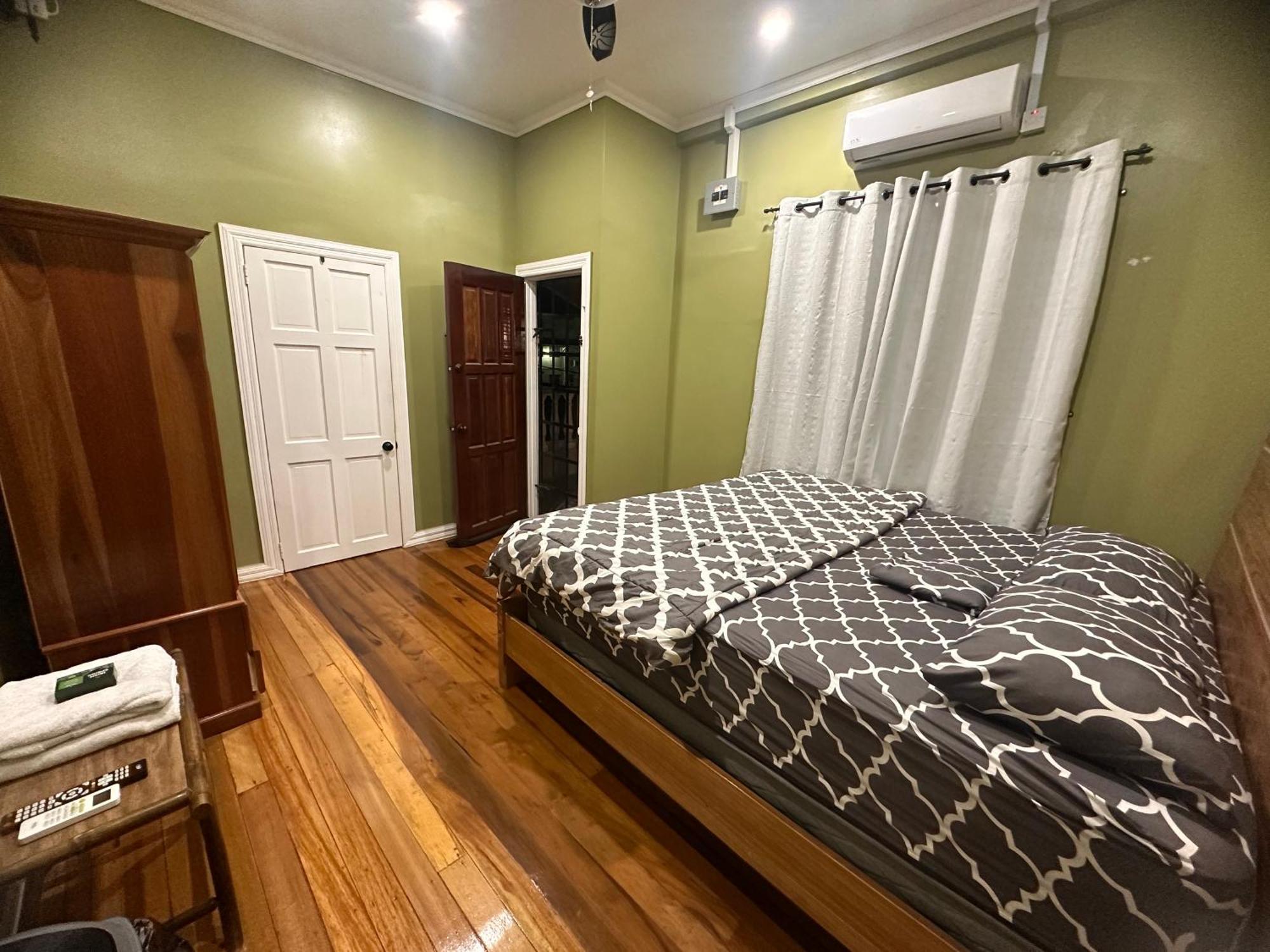 Hollywood Guesthouse جورج تاون المظهر الخارجي الصورة
