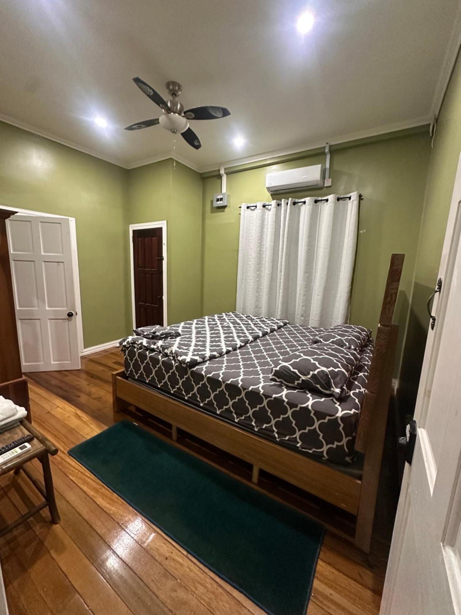 Hollywood Guesthouse جورج تاون المظهر الخارجي الصورة